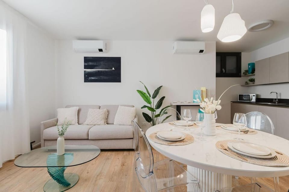 Kitchen or kitchenette, Living room, Dining area, pet friendly