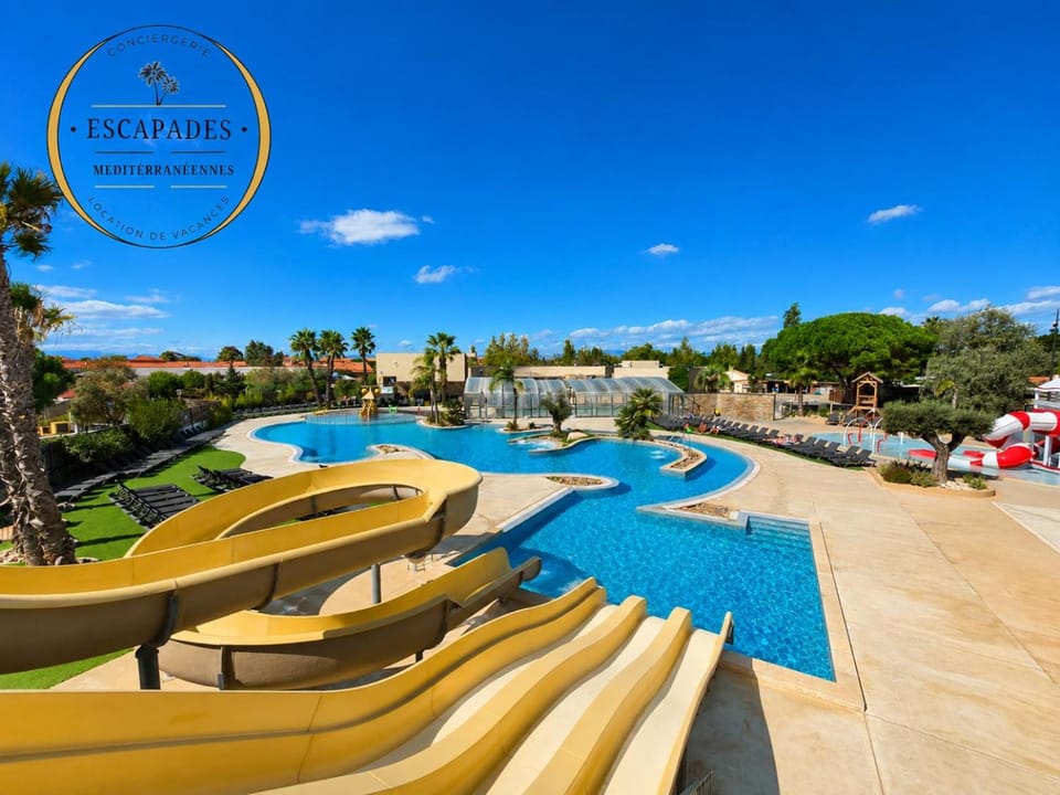 Day, Aqua park, Pool view, Swimming pool, sunbed