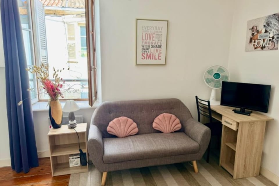 Bright studio in the heart of the Old Market Apartment in La Rochelle