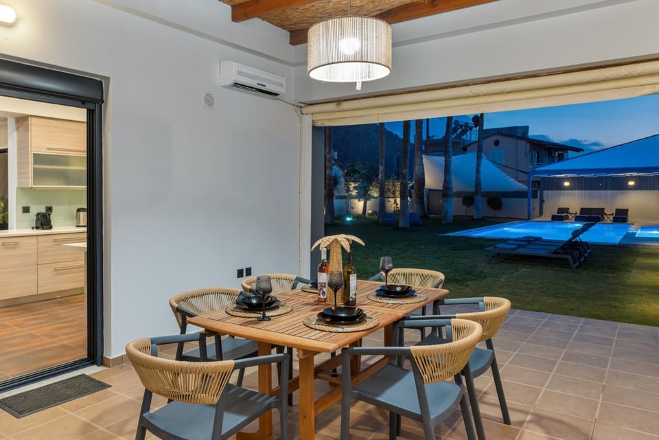 Patio, Dining area