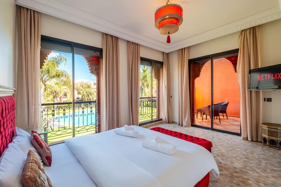 Communal lounge/ TV room, Bed, TV and multimedia, View (from property/room), Balcony/Terrace, Living room, Photo of the whole room, Seating area, Bedroom, towels