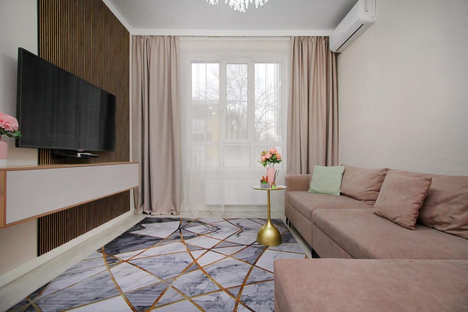 Living room, Seating area, Guests, Guests