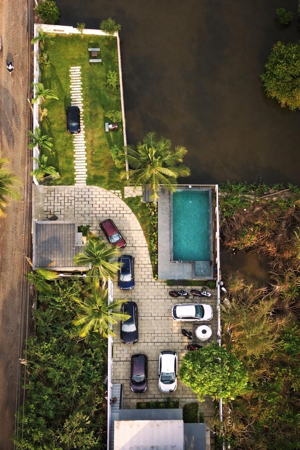 Day, Natural landscape, Bird's eye view, Garden, Garden view, Pool view, Swimming pool, Parking