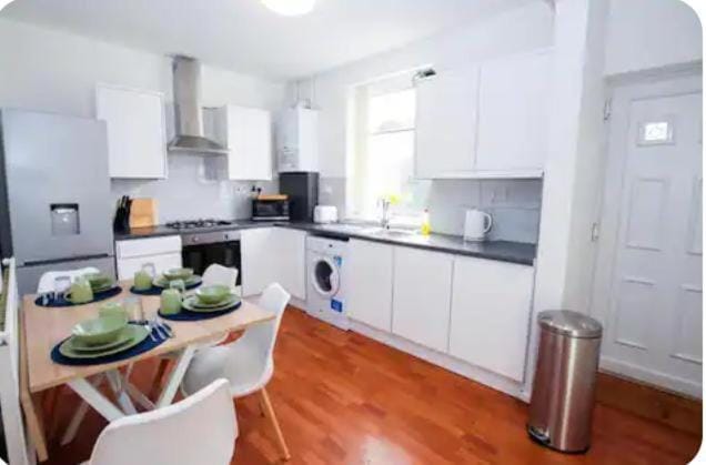 Kitchen or kitchenette, Dinner