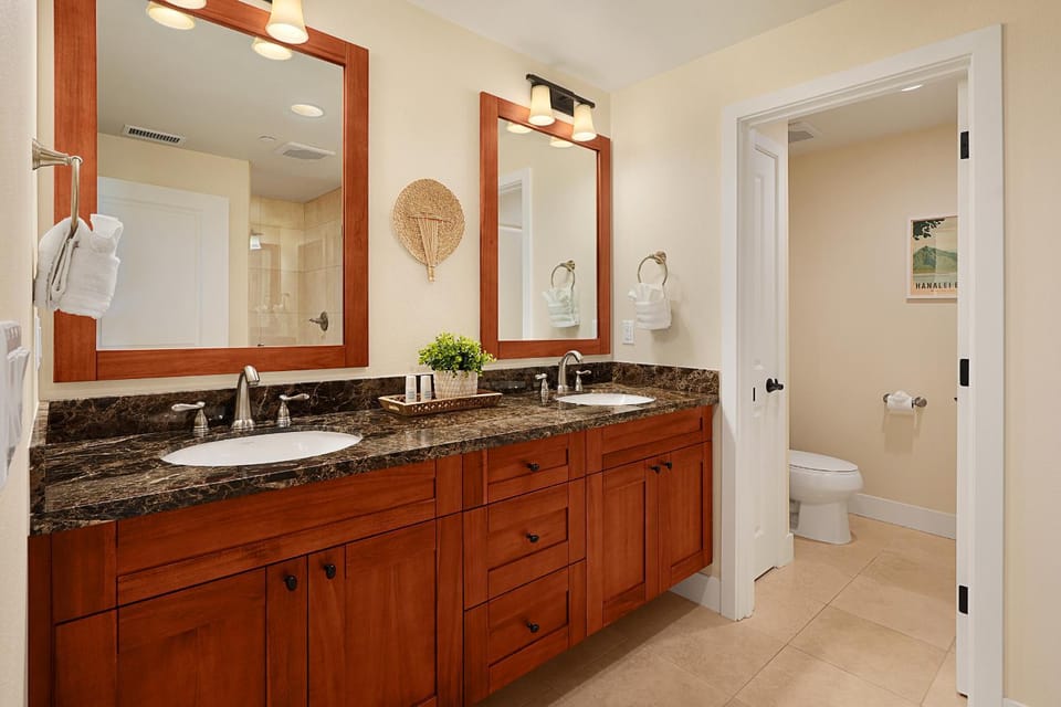 Toilet, Bathroom, towels