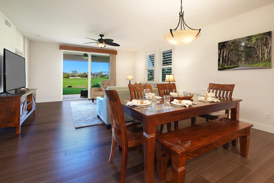 Day, Golfcourse, TV and multimedia, Living room, Seating area, Dining area, furniture