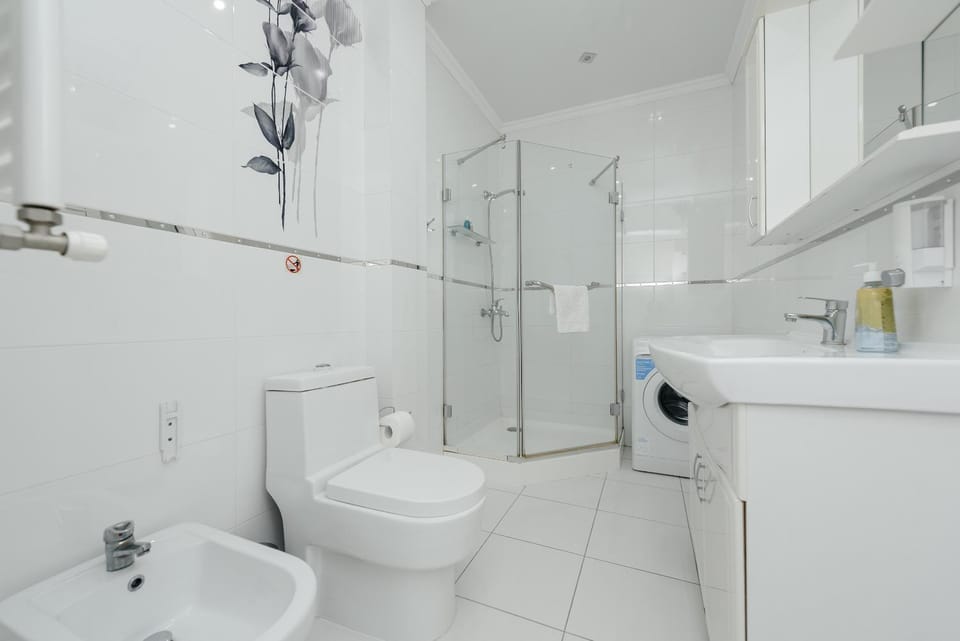 Shower, Toilet