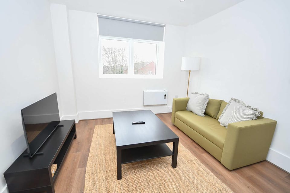 Modern 1 Bedroom Apartment in Morley with Parking Apartment in Leeds