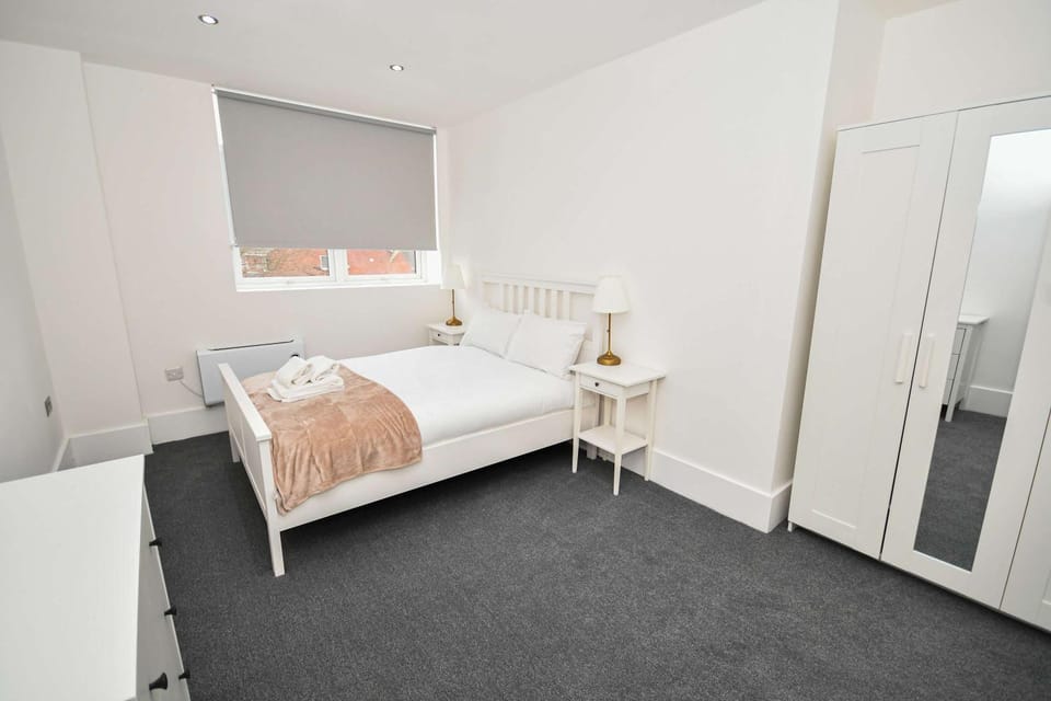 Modern 1 Bedroom Apartment in Morley with Parking Apartment in Leeds