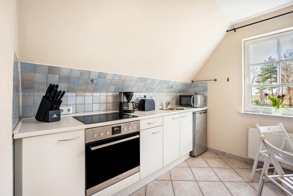 Property building, Kitchen or kitchenette, Living room