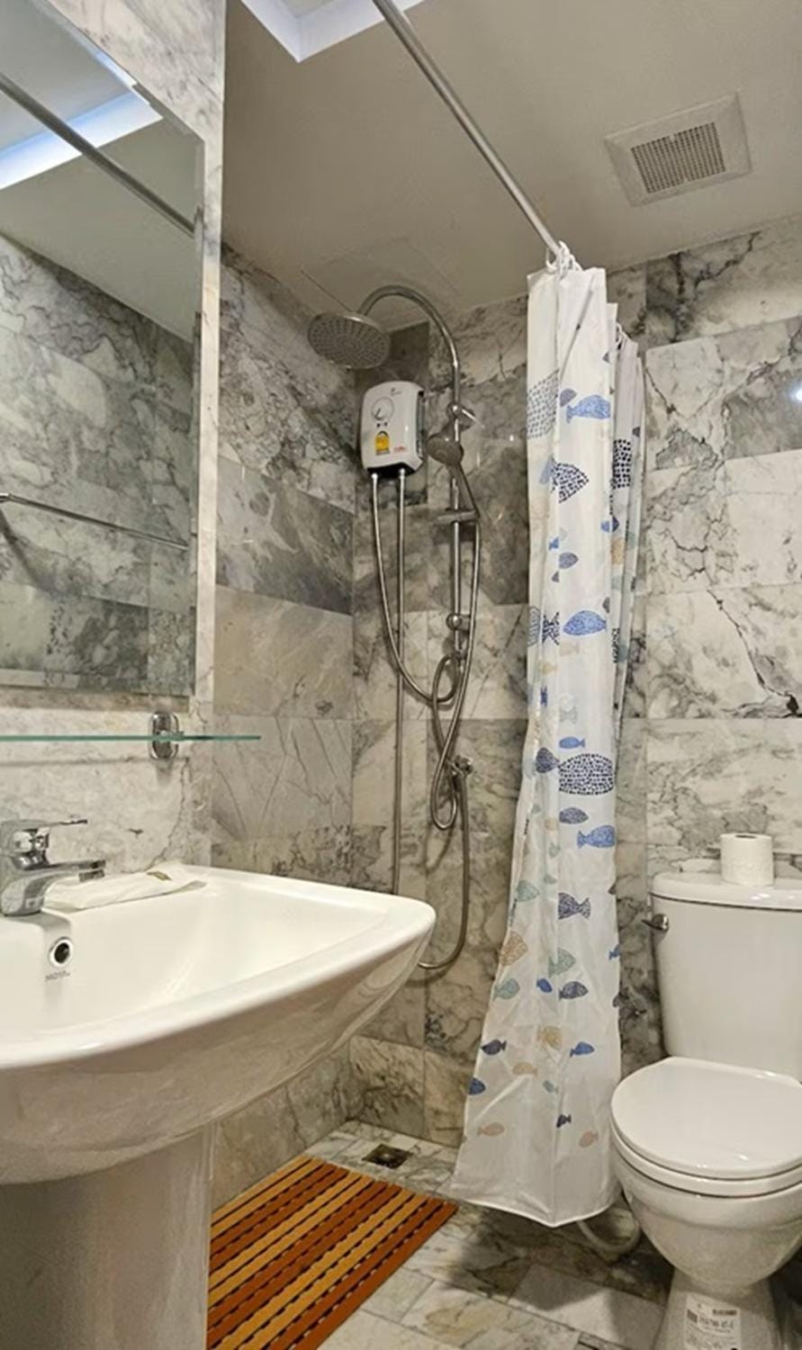 Shower, Toilet