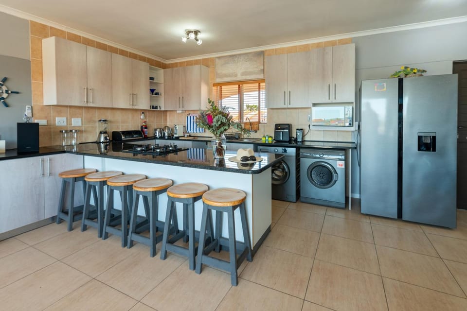 Dining area, kitchen
