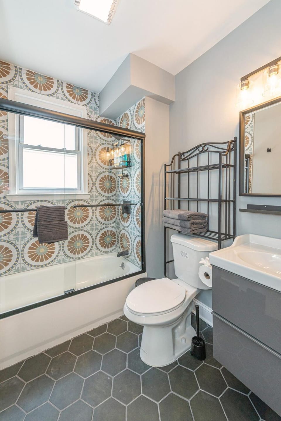 Private 3BR Home Driveway Parking 15 min to NYC House in Jersey City
