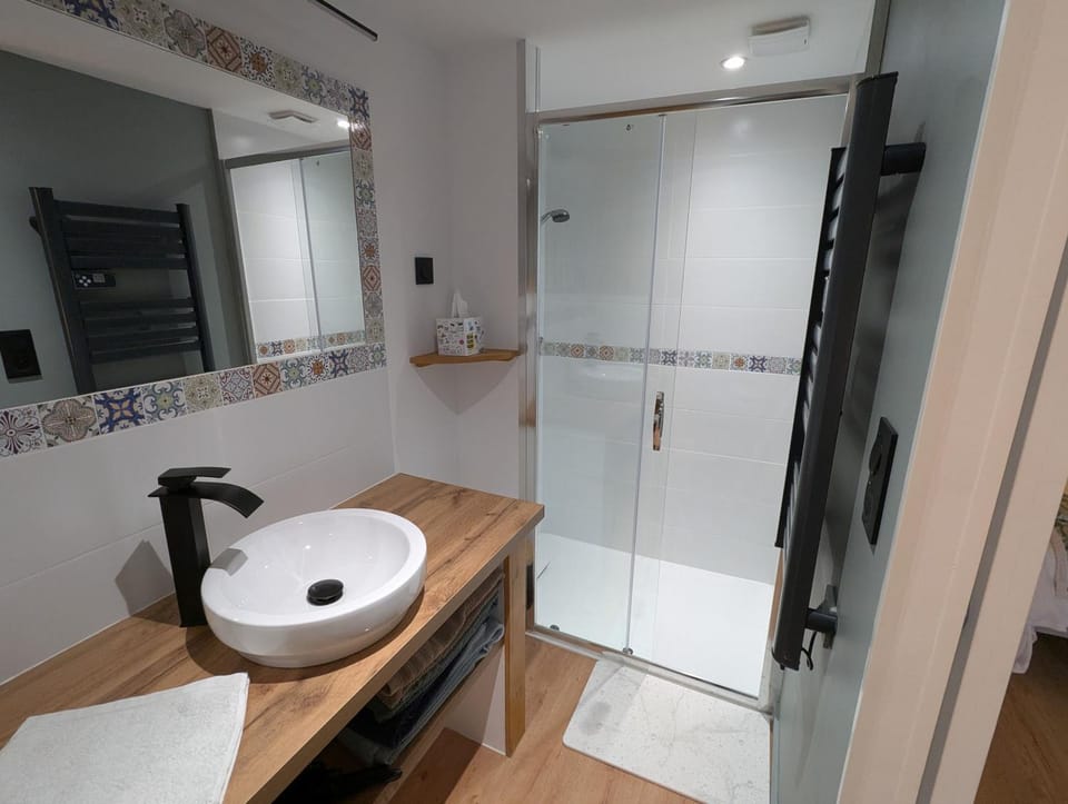 Shower, Bathroom
