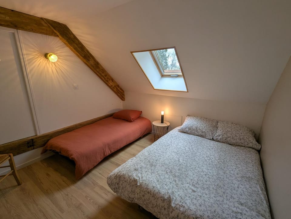 Bed, Photo of the whole room, Bedroom