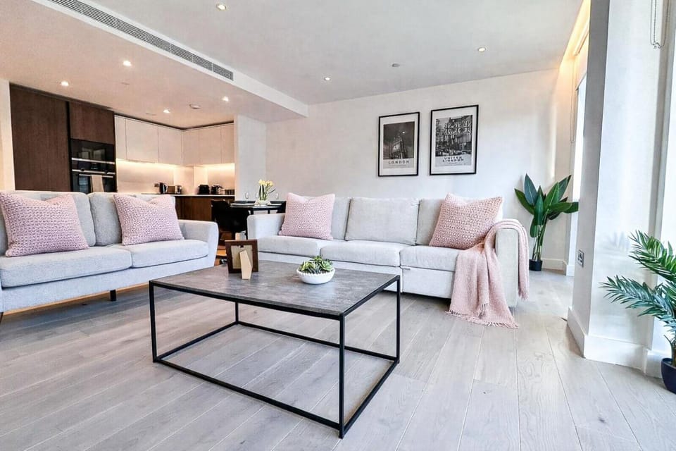 Coffee/tea facilities, View (from property/room), Kitchen or kitchenette, Living room, Decorative detail, Seating area, Dining area, flat iron, heating, heating, internet, storage, elevator, air conditioner