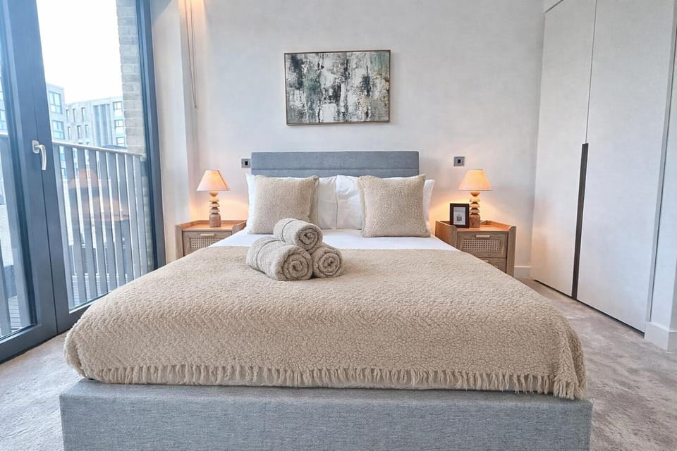 Bed, View (from property/room), Photo of the whole room, Decorative detail, Bedroom, flat iron, hair dryier, heating, storage, towels, wardrobe, air conditioner