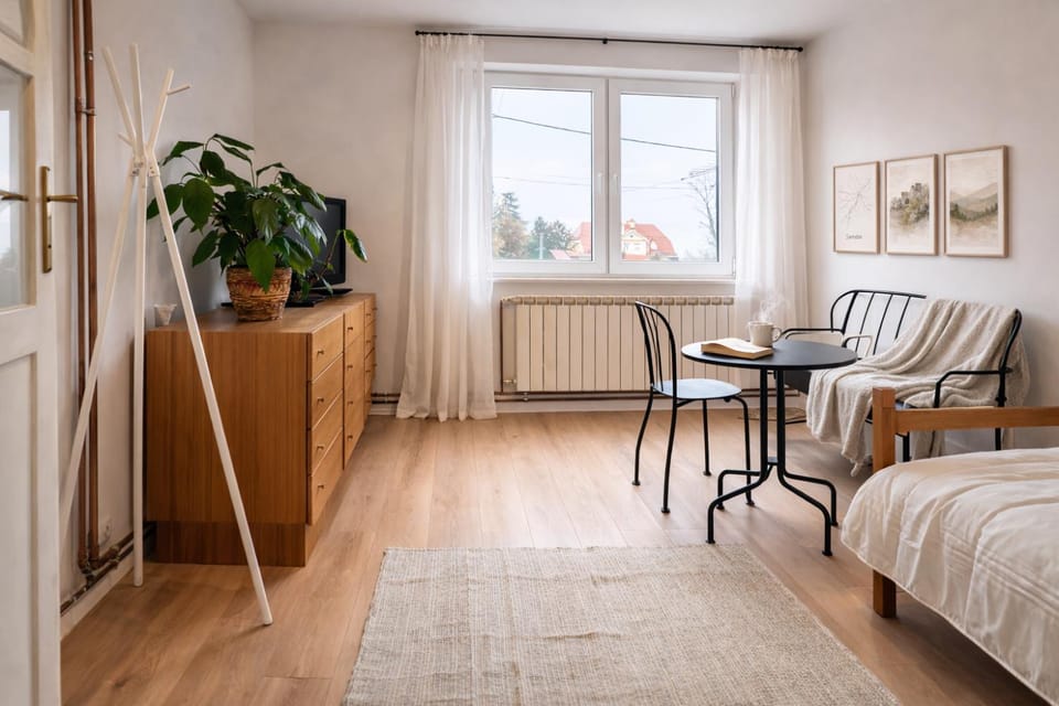 Photo of the whole room, Seating area, Bedroom, internet