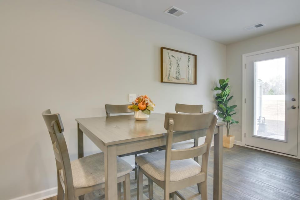 Near Base and Shopping Modern Sumter Townhome! House in Sumter