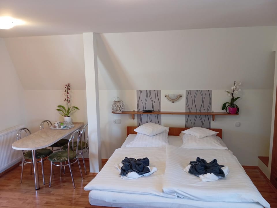 Luxor Apartmanház Bogács Bed and Breakfast in Hungary