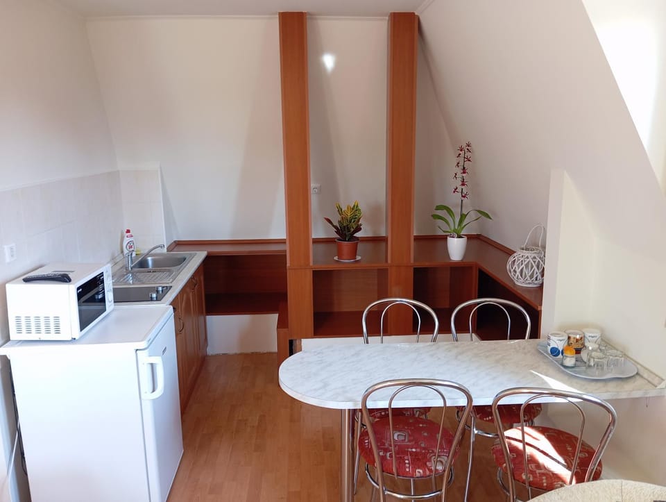 Luxor Apartmanház Bogács Bed and Breakfast in Slovakia