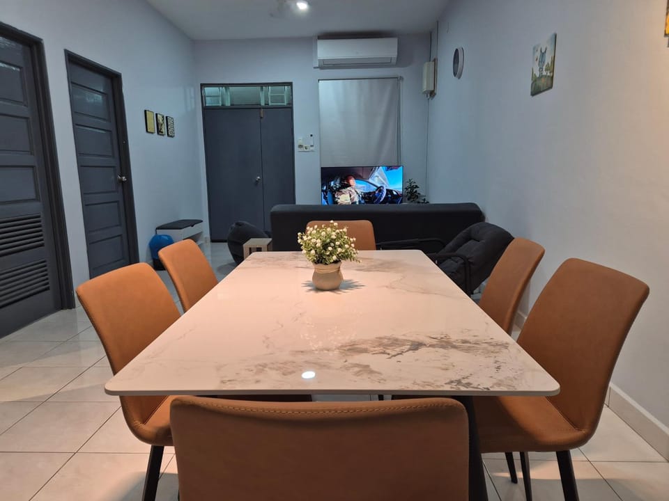 Seating area, Dining area