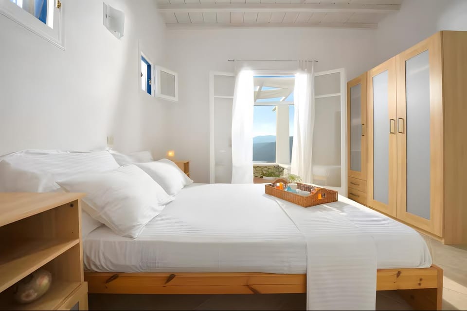 Property building, Living room, Bedroom
