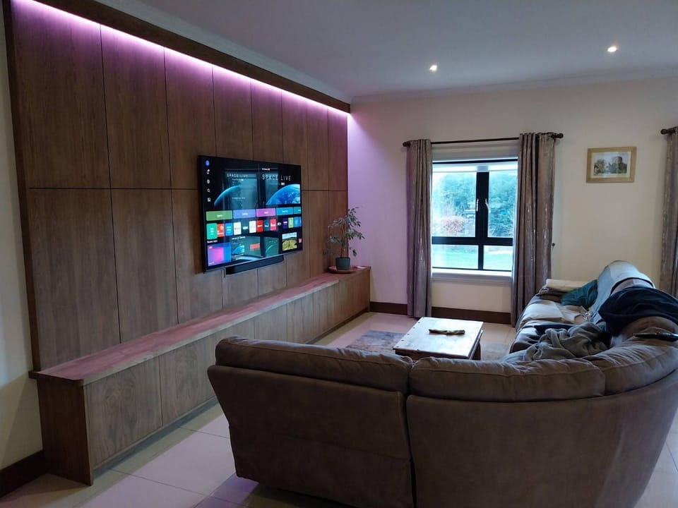 Communal lounge/ TV room, TV and multimedia, Living room