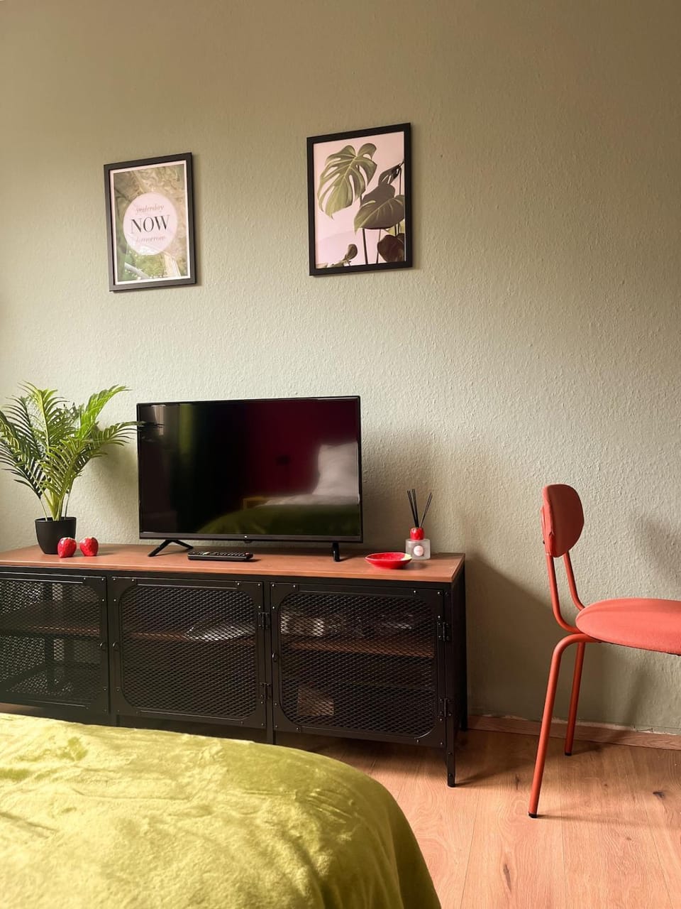 TV and multimedia, Photo of the whole room
