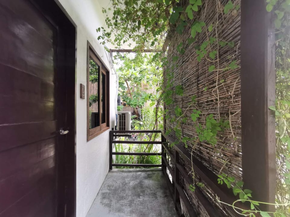 Facade/entrance, Garden view