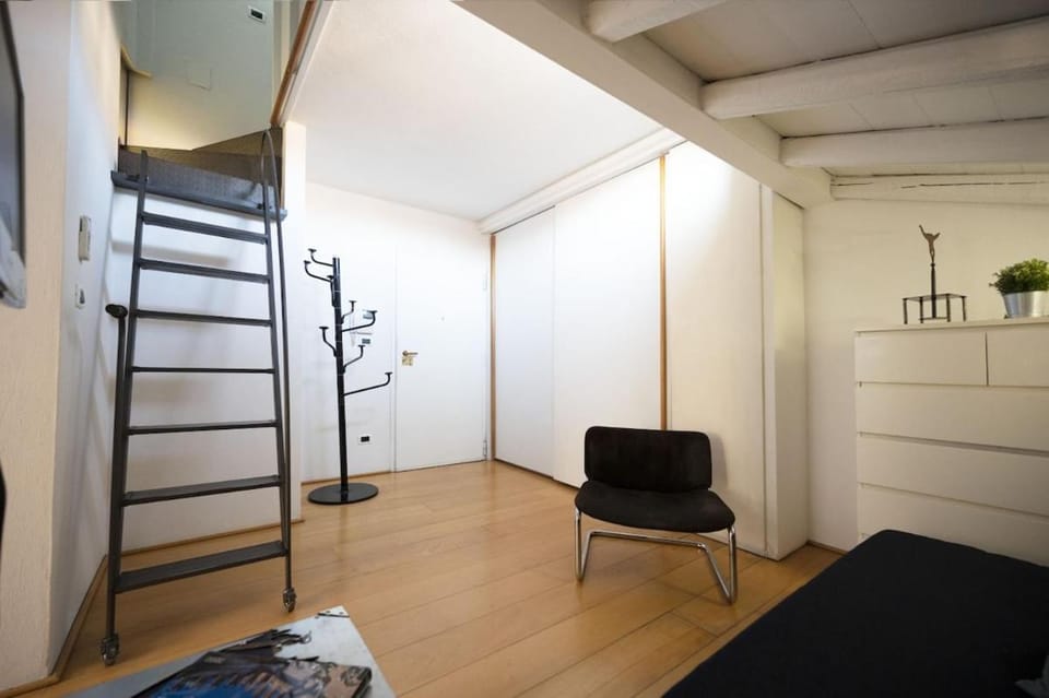 Day, Living room, Seating area