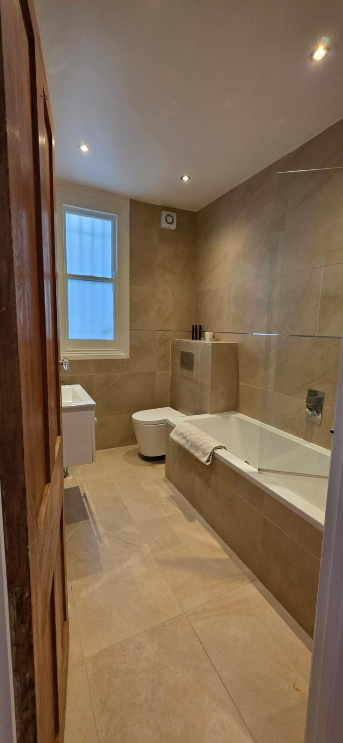Shower, Toilet, Bathroom, heating, heating, towels, towels