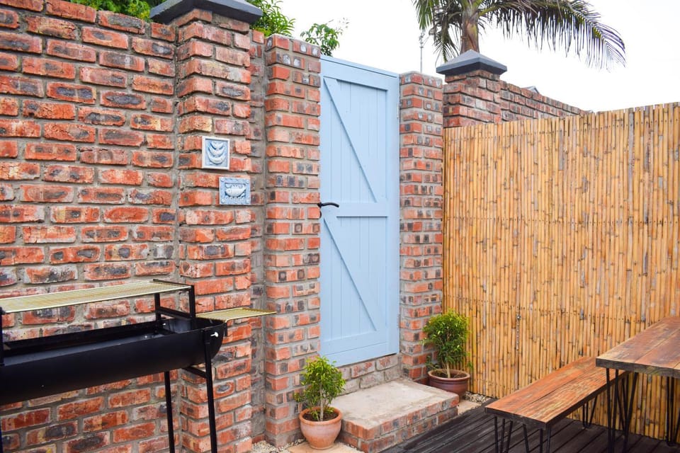 Facade/entrance, BBQ facilities, Balcony/Terrace