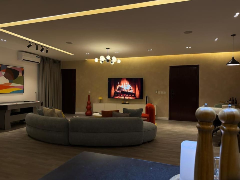 Casa Virelli, 2 Bedroom with Pool, Gym & 3 Verandas in Lekki Apartment in Lagos, Nigeria