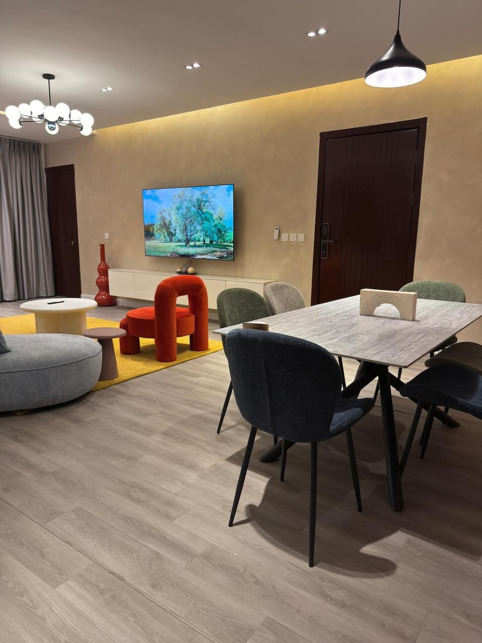 Casa Virelli, 2 Bedroom with Pool, Gym & 3 Verandas in Lekki Apartment in Lagos, Nigeria
