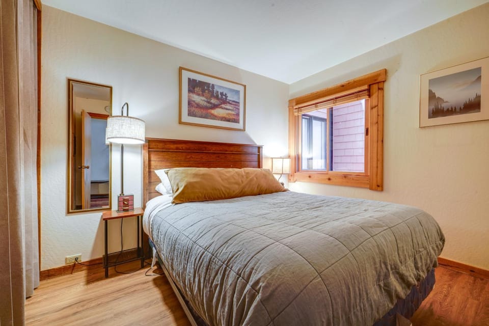 Ski-In/Ski-Out Northstar Condo w/ Gondola View House in Northstar Drive