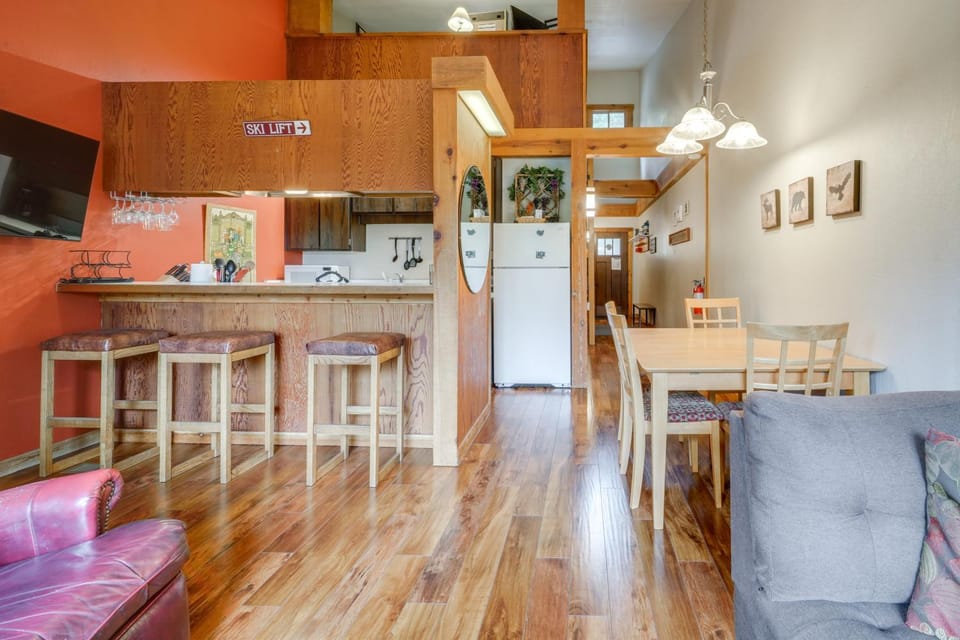 Ski-In/Ski-Out Northstar Condo w/ Gondola View House in Northstar Drive