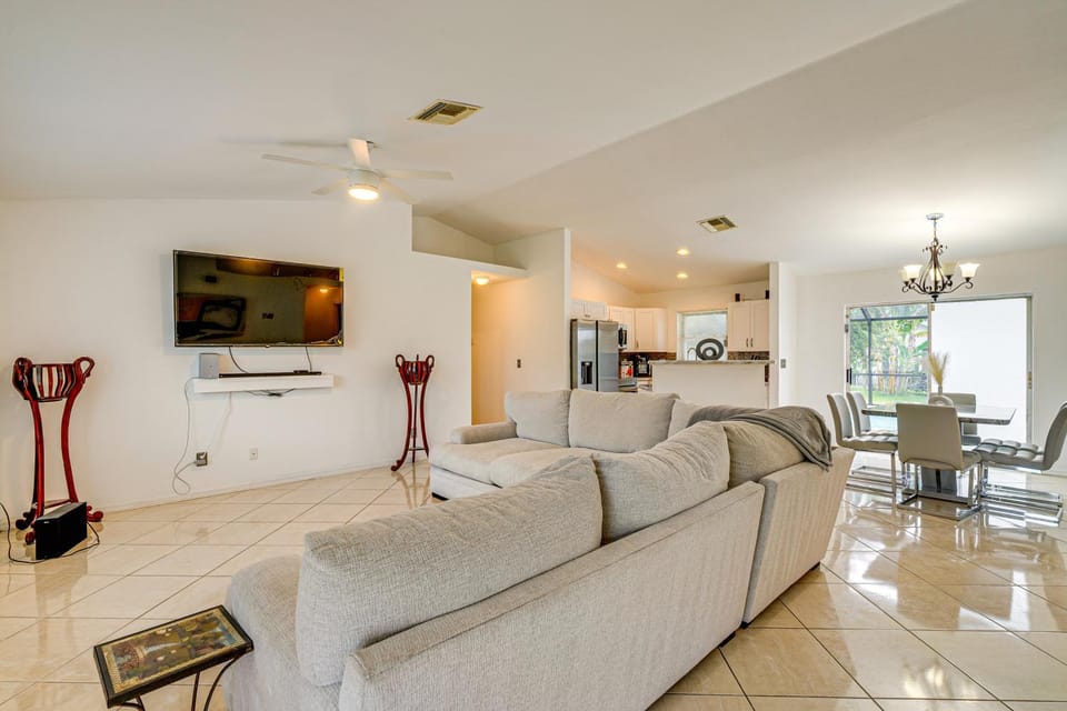 Quiet Neighborhood! Poolside Oasis in Cape Coral House in Cape Coral