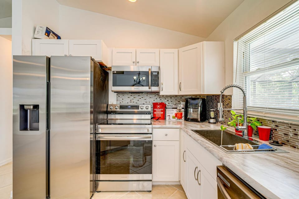 Quiet Neighborhood! Poolside Oasis in Cape Coral House in Cape Coral