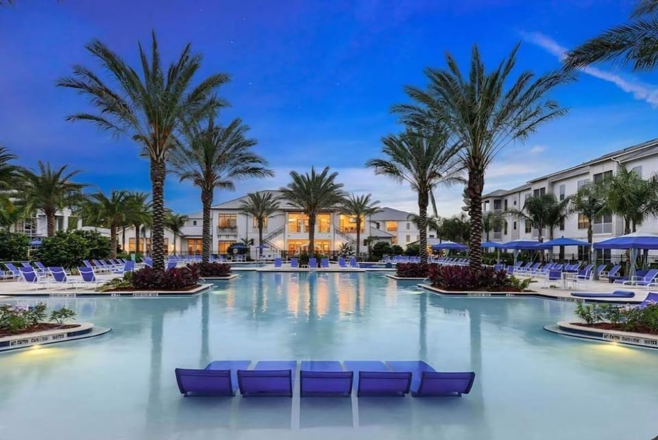 1st Floor, 3 King Beds, Baptist South Hospital, Beach Entry Pool, Top Gym Apartment in Jacksonville