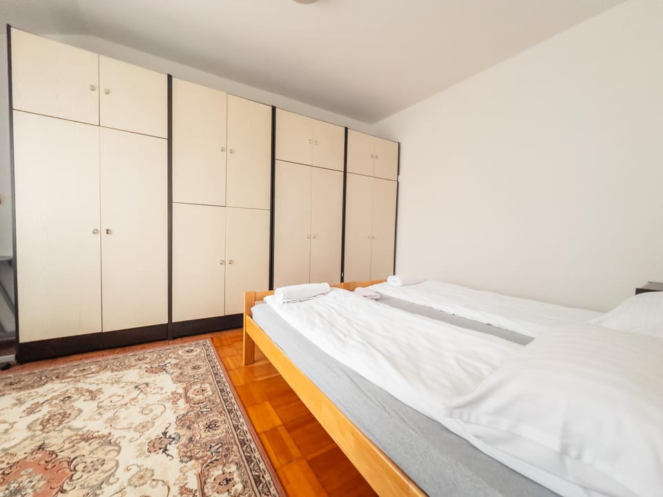 Bedroom, wardrobe