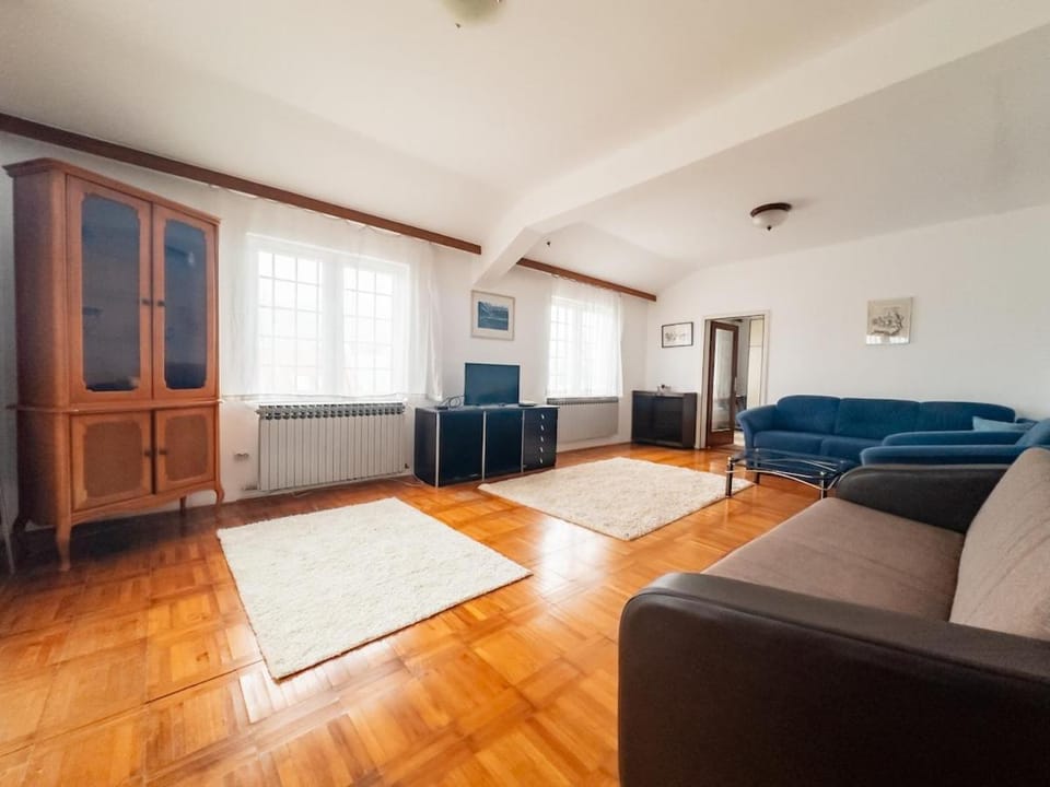 Communal lounge/ TV room, TV and multimedia, Living room
