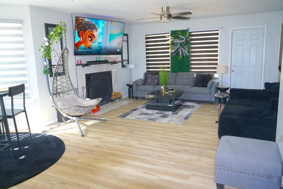 TV and multimedia, Living room, Seating area