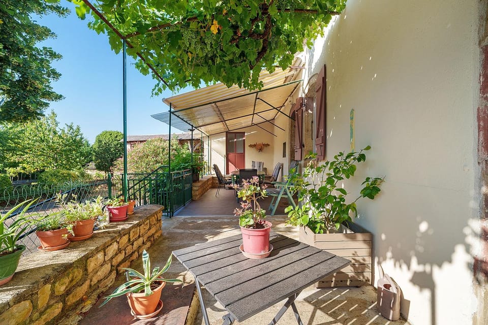 Property building, Balcony/Terrace, Living room