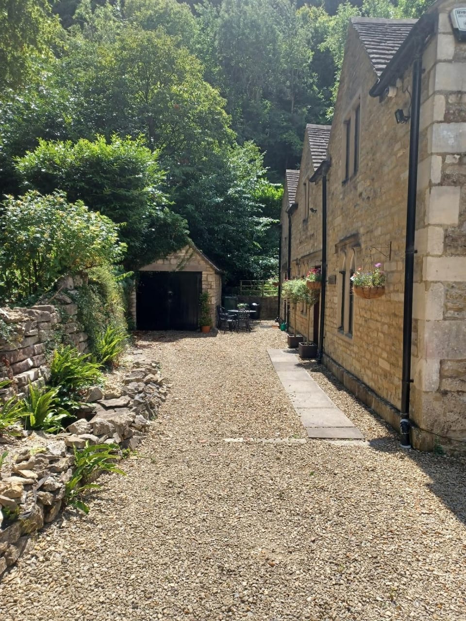 Spacious Cotswold Bolthole House in Stroud District