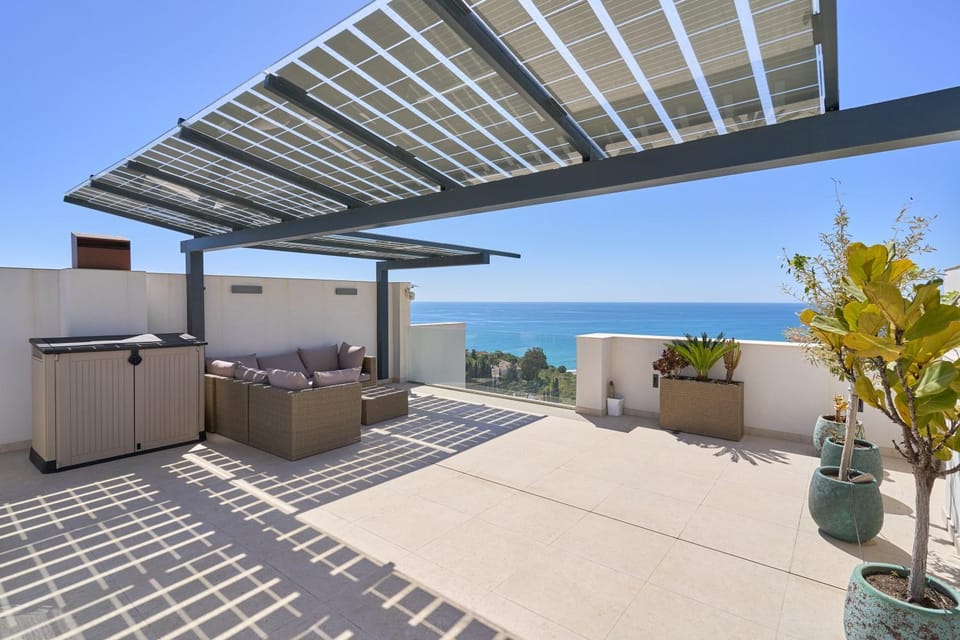 Property building, Balcony/Terrace, Living room