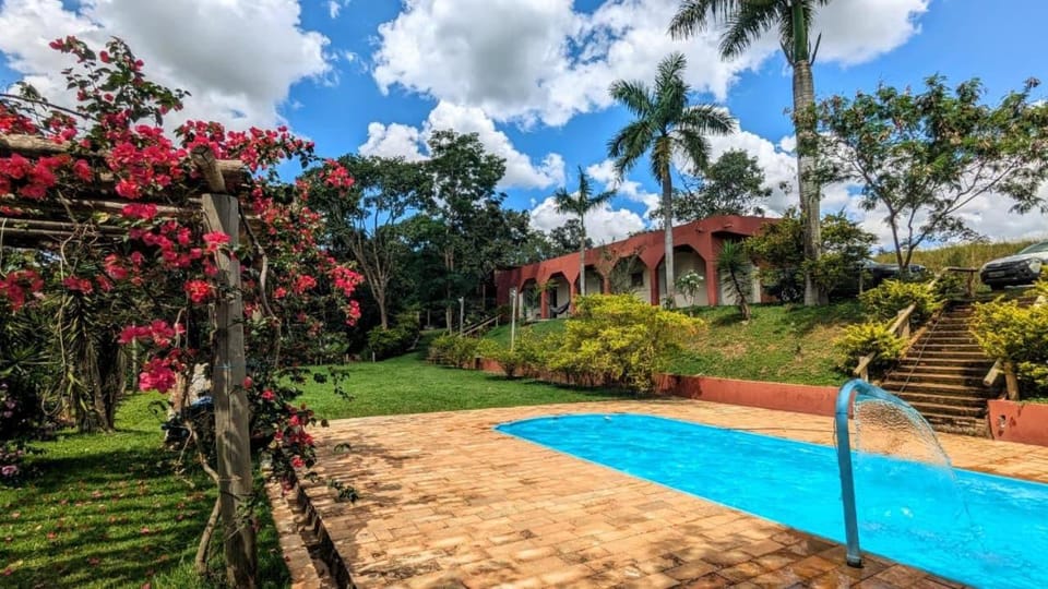 Chalé Suiço Nature lodge in Contagem
