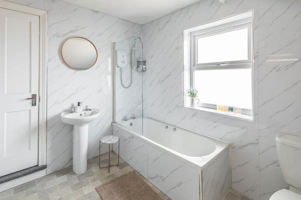 Shower, Toilet, Bathroom, Bath