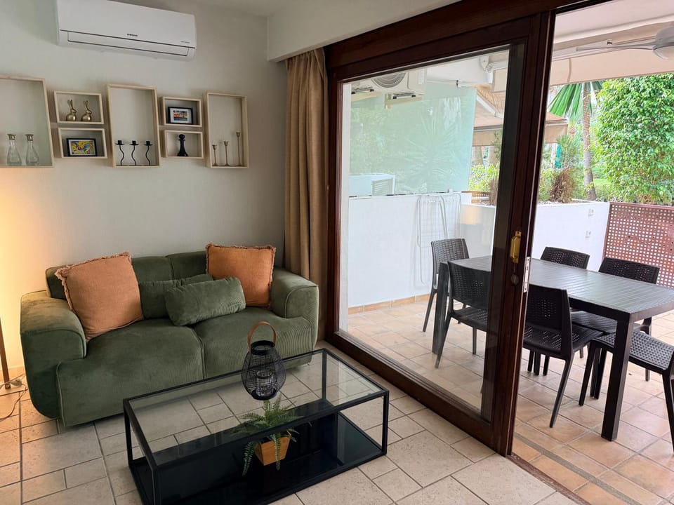 Living room, Seating area