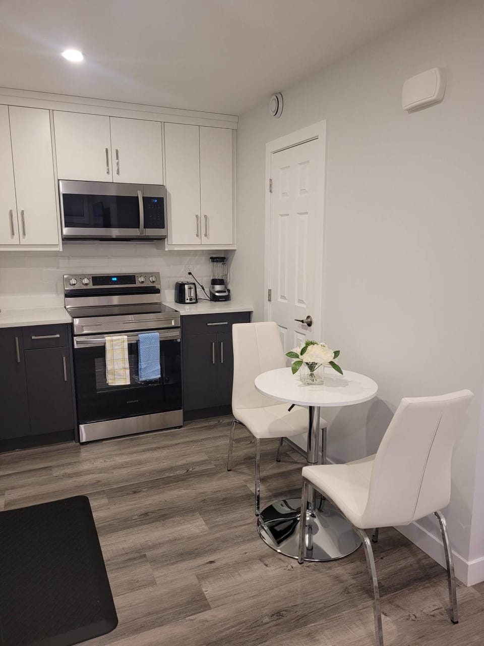 Dining area, microwave, oven, kitchen